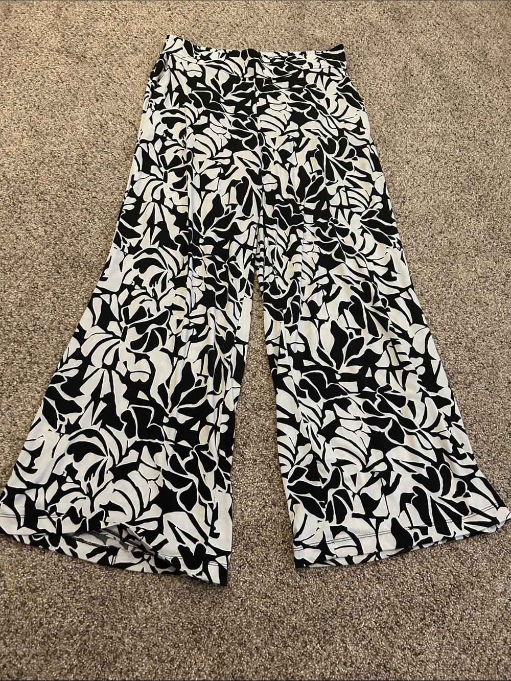 Black & White Floral Wide-Leg Pants